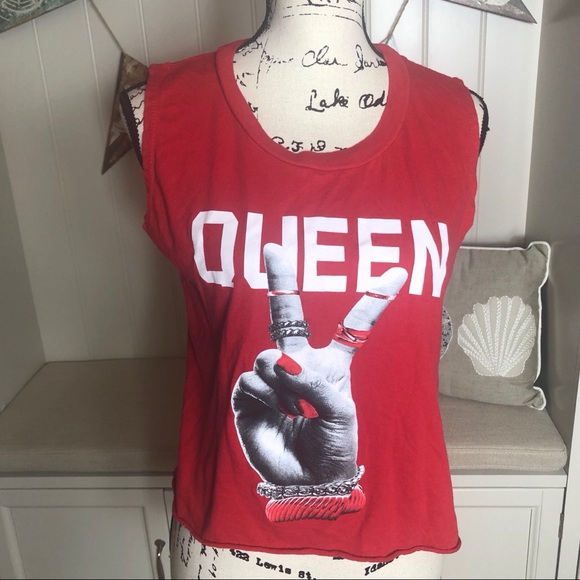 On Fire Tops - 🔥Queen graphic print red muscle crop top large